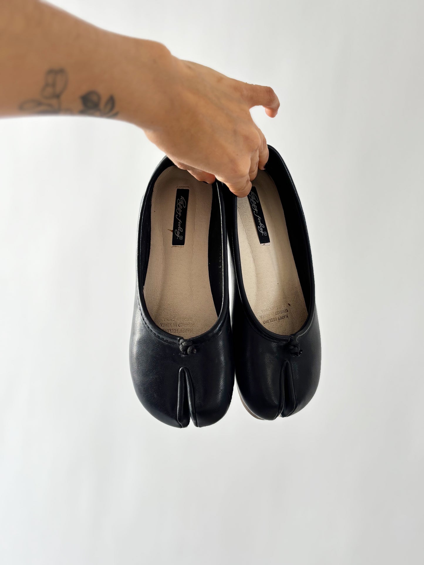 Tabi shoes