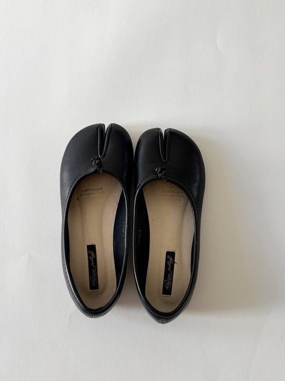 Tabi shoes