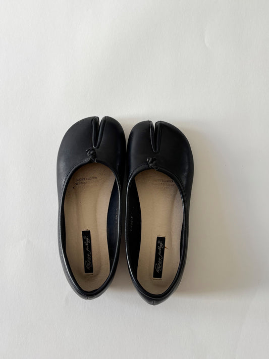 Tabi shoes