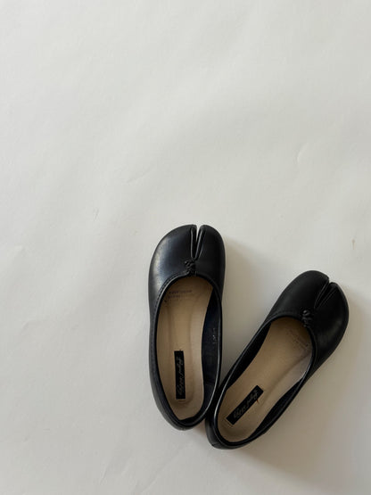 Tabi shoes